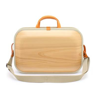 We put shoulder strap to our most popular plain line. More you use color change every day. Please enjoy the scent of real wood.