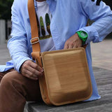 Postman Style Plain line. More you use color change every day. Please enjoy the scent of real wood.■ Material: Cedar, cotton canvas, hides, urethane paint (water-repellent finish)■ Size: Approximately W10 X H10 X D5inch, W18 X H15 X D2.8cm (including the handle)■ Weight: Approximately 520 g / 18oz■ Specifications Inner Pocket 1x each side, Pen holder x 3 Double Fastener