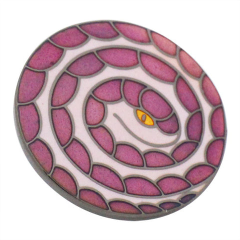 Daijya Lapel PinsSince ancient times, snakes are said to have a deep connection to water. Stream or whirlpool of a river was often likened to a snake, and stories can be found all over the country about daija (great snake) related to rivers. Sumida River, too, has a story about a girl named Omaki who was betrayed by her lover and turned into daija.