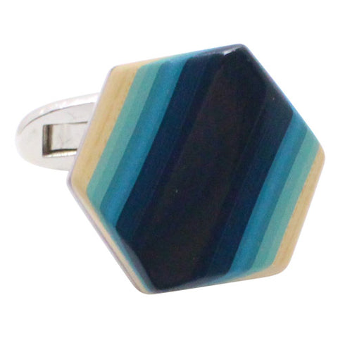 Every piece is made by hand with a traditional technique called ” tsuishitsu”.Painting lacquer over and over for 200-300 layers. Wearing tradition with elegance being the concept, introducing jewelry that enables you to feel the glamour of lacquer.