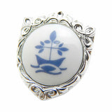 Royal Copenhagen Crest PinsRoyal Copenhagen meets Tokyo cufflinksRoyal Copenhagen – Purveyor to Her Majesty the Queen of Denmark since 1775. Manufacturer of hand-painted porcelain in dinnerware, figurines, collectibles. These Cufflinks are hand made in Japan from high-quality sturdy rhodium. The cufflinks will come in a beautiful cufflink box.