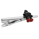 A robot's tie pin tickles a man's heart with a tinplate robot as a motif.