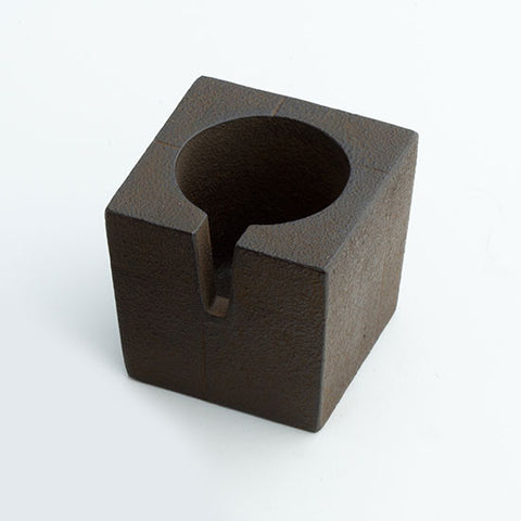 Iwate Japan Each Product is Hand Made Nambu ironware is said to have started around the middle of the 17th century, when the Nambu family, who were ruling the current northern part of Iwate prefecture, built Morioka castle and invited imoji and kamashi artisans from places such as Kyoto to have them make Buddhist altar articles, armor, and tea ceremony kettles as part of their plan to revitalize the city and promote cultural activities.