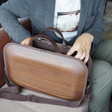 We put shoulder strap to our Brown line. More you use color change every day. Please enjoy the scent of real wood.■ Material: Cedar, cotton canvas, hides, urethane paint (water-repellent finish)■ Size: Approximately W18 X H12 X D2.8 inch, W18 X H15 X D2.8cm (including the handle)■ Weight: Approximately 930 g / 2 lbs■ Specifications: There are 2 middle sizes inner pocket at one side Double fastener make easy open and close B4 size documents storing is possible 17 inches of note PC storing is possible
