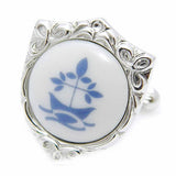 Royal Copenhagen Crest leaf CufflinksRoyal Copenhagen meets Tokyo cufflinksRoyal Copenhagen – Purveyor to Her Majesty the Queen of Denmark since 1775. Manufacturer of hand painted porcelain in dinnerware, figurines, collectibles.These Cufflinks are hand made in Japan from high-quality sturdy rhodium. The cufflinks will come in a beautiful cufflink box.
