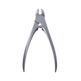 SUWADA BLACKSMITH WORKS, INC.This nail nipper has a stain resistant beautiful finish.It comes with a metal case for a safe strage. SUWADA founded in 1926, specializes the manufacture and sale of garden scissors, shears and nail nippers. DETAILS: Size: Approximately 4.1 inch. Material: forged stainless steel Color: Silver Model: 59180