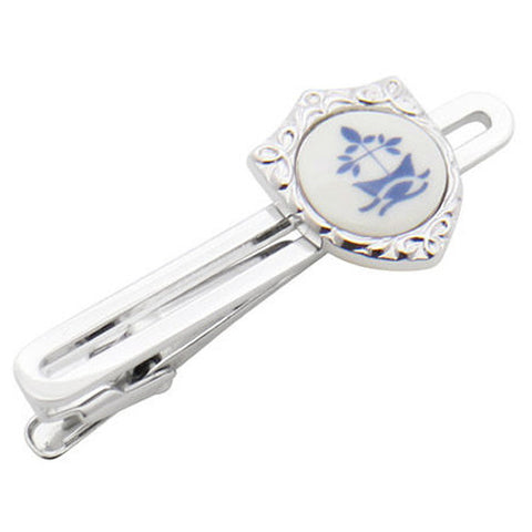 Royal Copenhagen Crest Leaf Tie Clips Royal Copenhagen meets Tokyo cufflinks Royal Copenhagen – Purveyor to Her Majesty the Queen of Denmark since 1775. Manufacturer of hand-painted porcelain in dinnerware, figurines, collectibles. These Cufflinks are hand made in Japan from high-quality sturdy rhodium. The cufflinks will come in a beautiful cufflink box. Buy Online on the Website and Get Free Shipping.